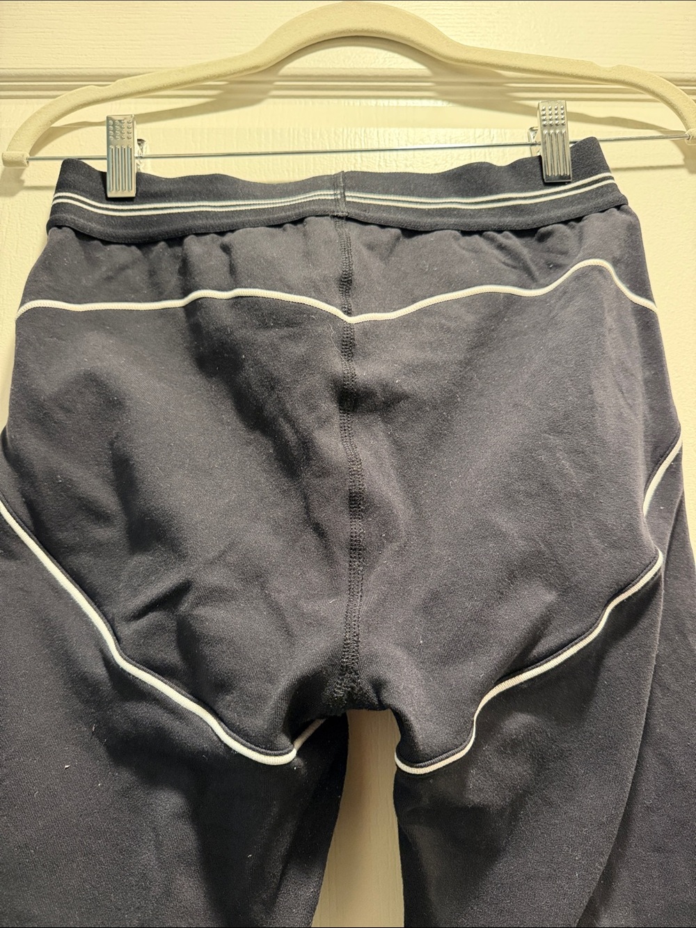 ALO Yoga Black Leggings with White Trim - Picture 5 of 5